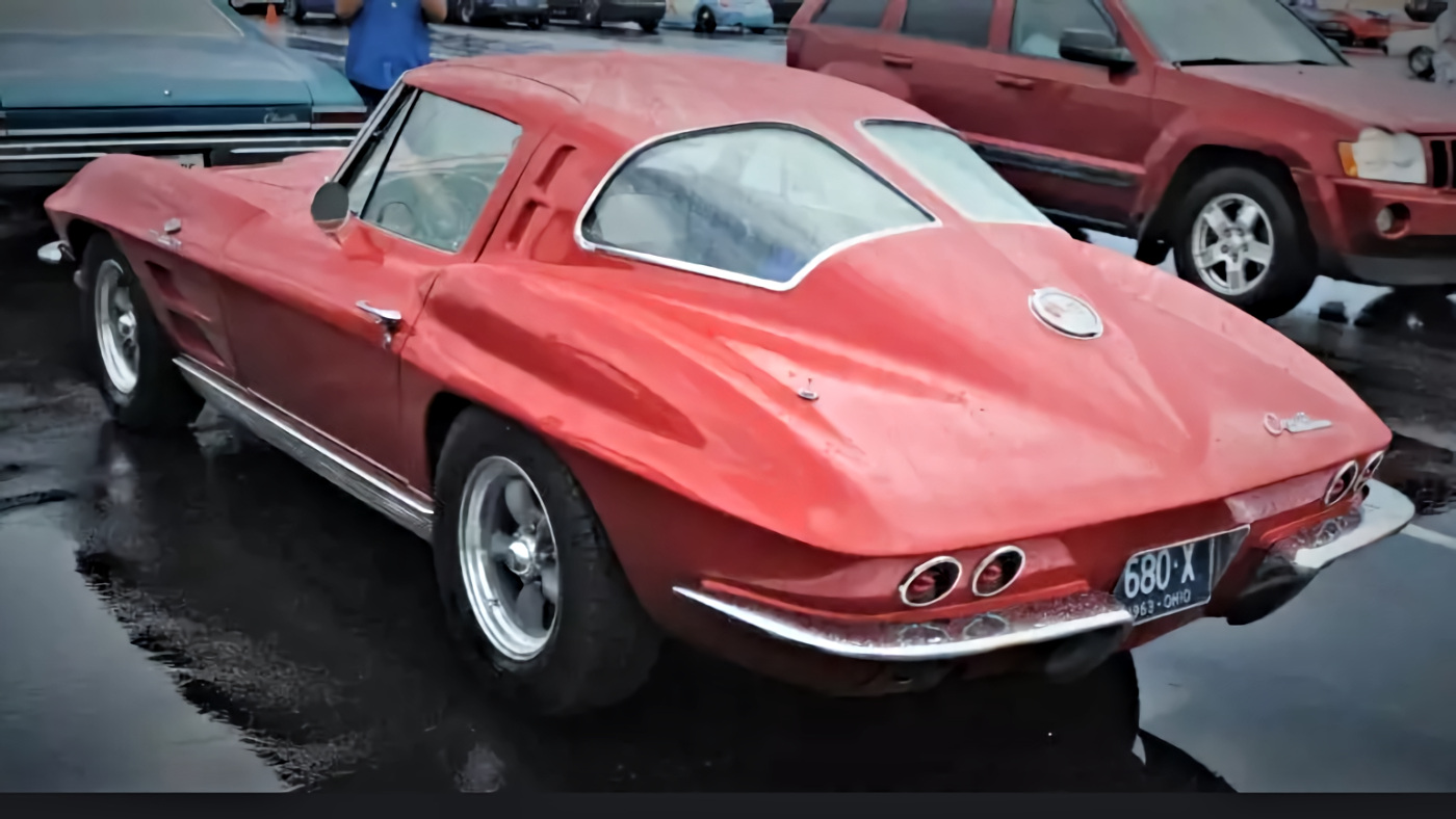 Click to Enlarge-Esc to Close Corvette Generations/C2/C2 1963 Riverside Red Split Window.jpg